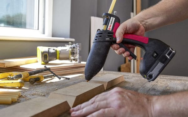 Three advantages of using hot melt adhesives for woodworking