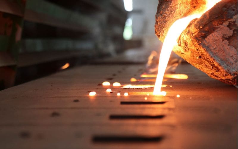 Iron molten metal pouring in sand mould